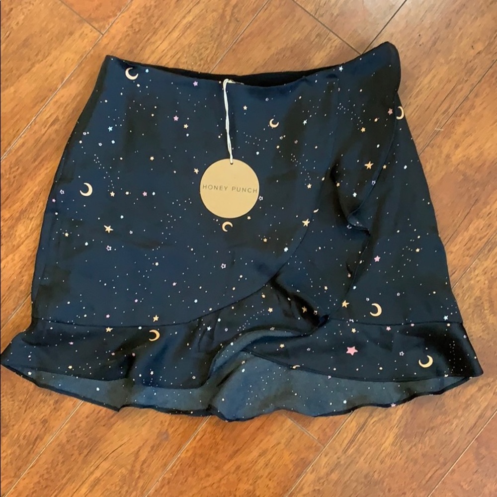 NWT Star and Moon Print Satin Skirt ✨